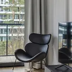 Modern Shellter Beachside By Renters ロゴボ