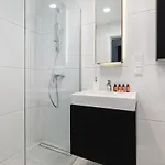 Modern Shellter Beachside By Renters *