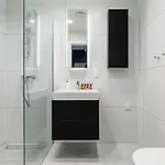Modern Shellter Beachside By Renters *
