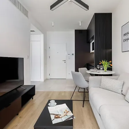 Modern Shellter Beachside By Renters