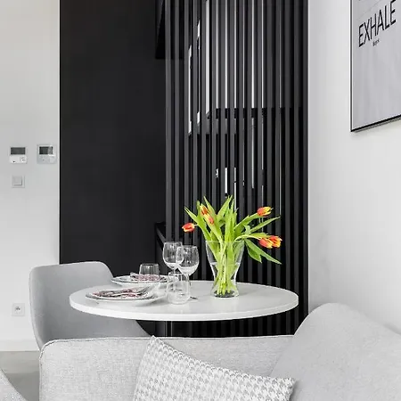 Modern Shellter Beachside By Renters