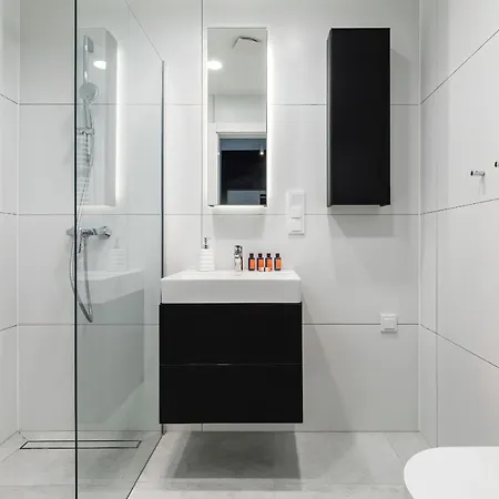 Modern Shellter Beachside By Renters *