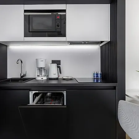 Modern Shellter Beachside By Renters Apartment *