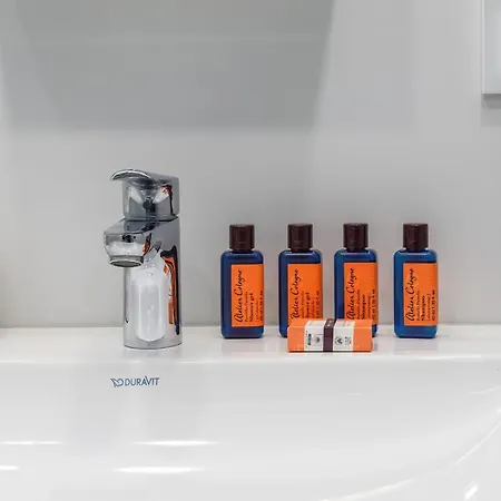 Modern Shellter Beachside By Renters *