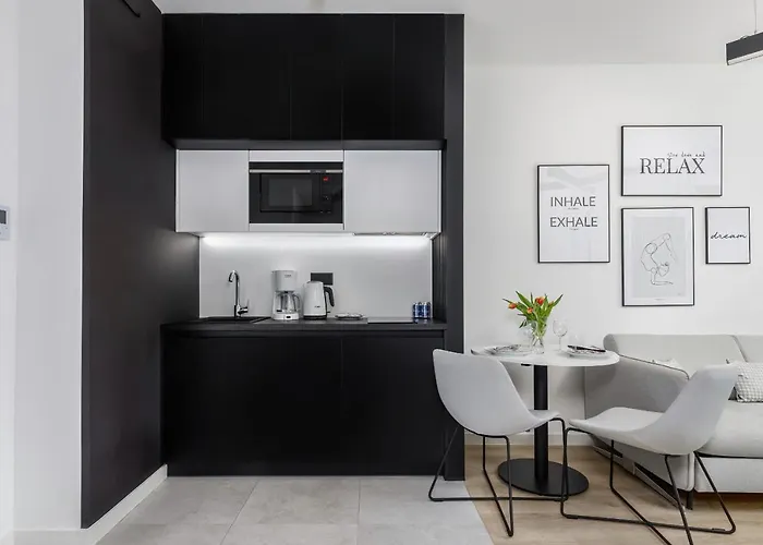 Modern Shellter Beachside By Renters Apartman *