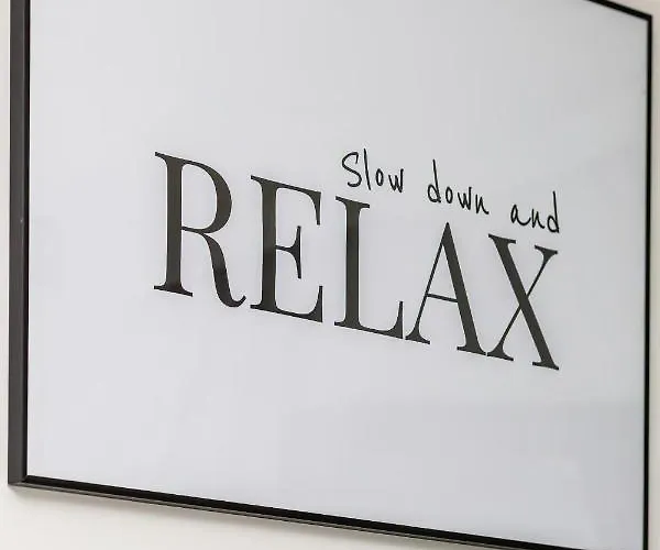 Apartman Modern Shellter Beachside By Renters Rogowo