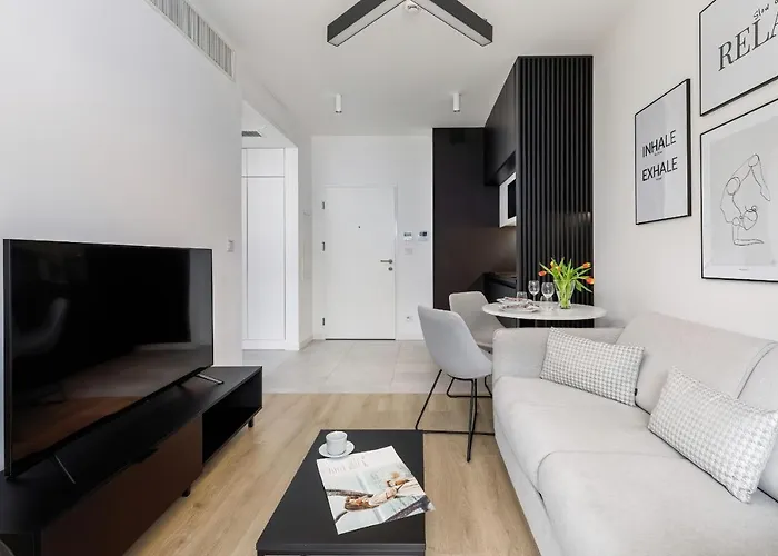 Modern Shellter Beachside By Renters