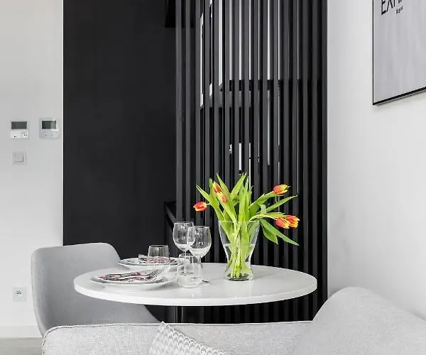 Modern Shellter Beachside By Renters