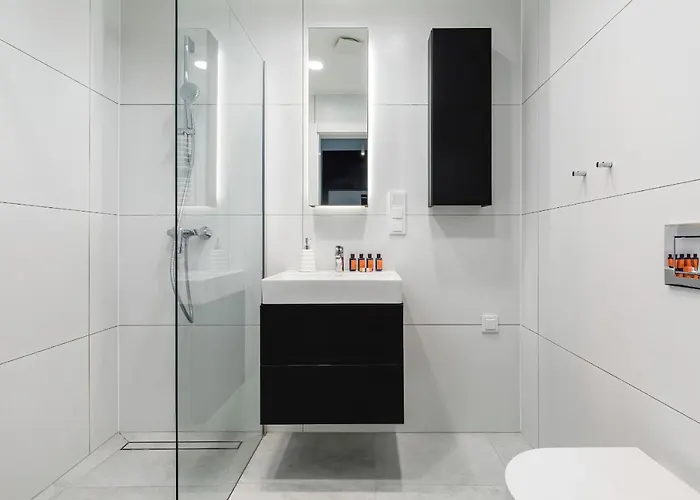 Modern Shellter Beachside By Renters *